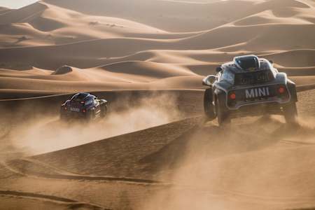 Carlos Sainz (ESP) a bordo del MINI JCW X-raid en Erfoud, Marruecos, el 25 de septiembre de 2018.