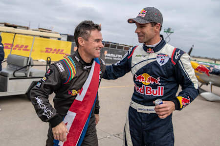 Matt Hall (l.) gratuliert WM-Sieger Martin Sonka.