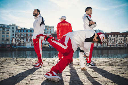 Roxrite en acción con Lil G, Taisuke y Hong 10 detrás.