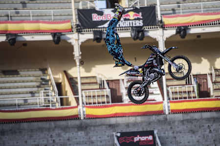 Rob Adelberg One-handed Hart Attack