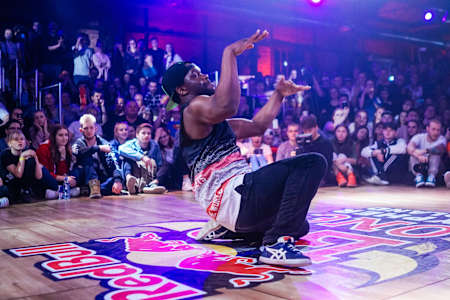 Blondy dances on the floor in Poland.