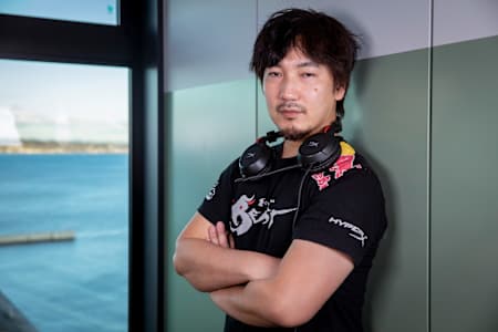 Daigo posa para la cámara
