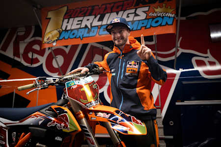 Jeffrey Herlings posa para un retrato durante el Campeonato Mundial de Motocross FIM MXGP en Mantova, Italia, el 10 de noviembre de 2021. 