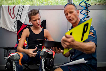 Zonta van den Goorbergh - Sorting things out with dad