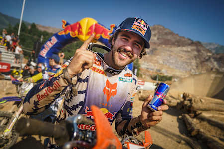 King of the Mountain: Mani Lettenbichler im Porträt nach seinem Sieg beim Red Bull Erzbergrodeo 2022. 