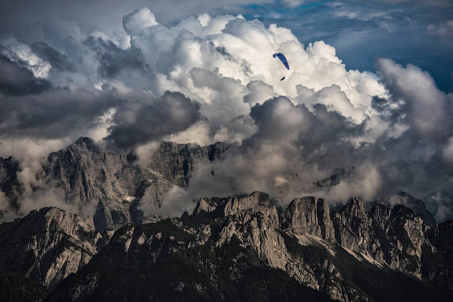 Plongez dans l'enfer du Red Bull XAlps 2017 ! Photos