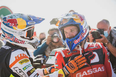 Sam Sunderland z zespołu Gas Gas Factory Racing na mecie 12. etapu Rajdu Dakar 2022 z Bishah do Dżuddy w Arabii Saudyjskiej, 14 stycznia 2022 r.