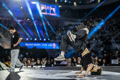 671とのバトルでヘッドホローバックをメイクするFirebird