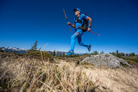 Benoît Outters (FRA2) ist Teil der Verfolgergruppe.