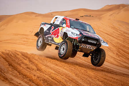 Нассер Аль-Аттия летит за трофеем легендарного ралли-марафона "Дакар-2022"