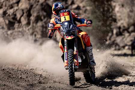 Daniel Sanders z Red Bull KTM Factory Racing podczas prologu Dakaru 2026 3 stycznia 2026 r. w okolicach Yanbu w Arabii Saudyjskiej.