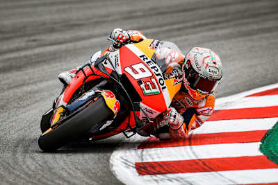 Marc Márquez takes a corner on his motorbike at the Catalan MotoGP™ 2019.