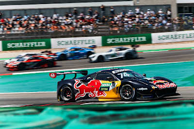 Felipe Fraga inmitten der Action der DTM 2022 in Portimão. 