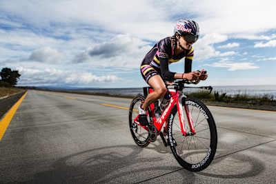 Valentina Carvallo fährt die letzte Etappe in Punta Arenas, Chile.