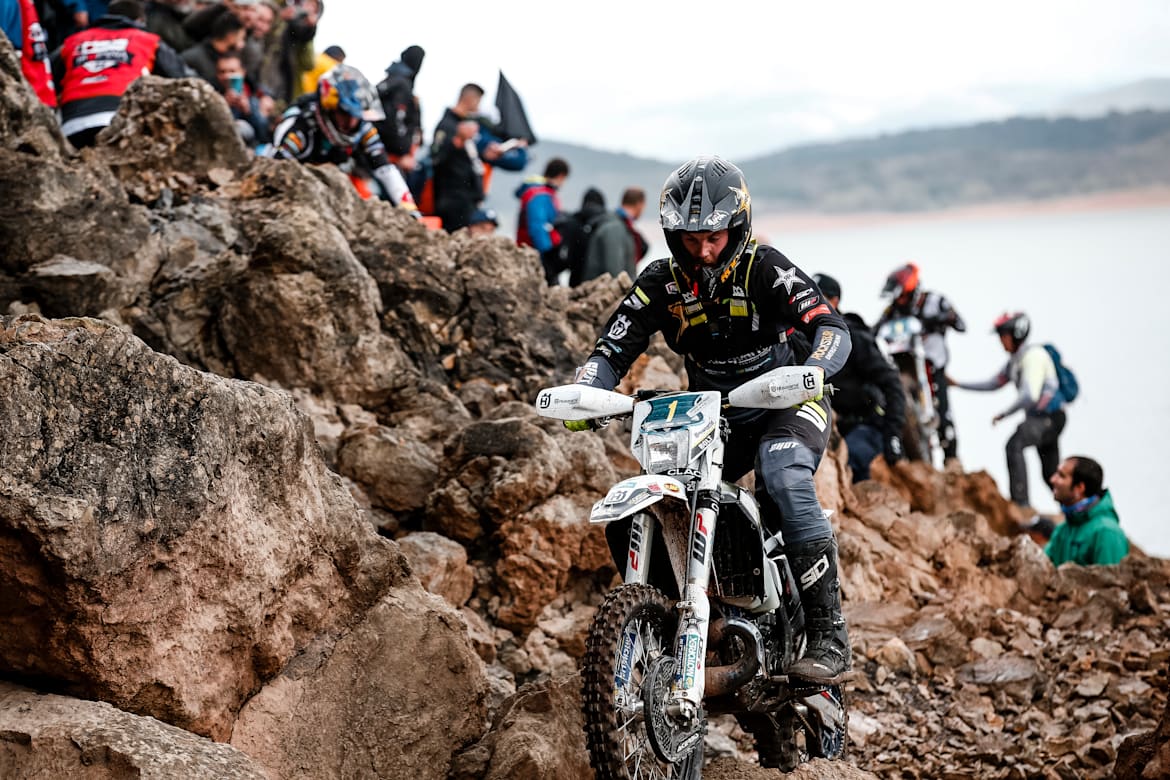 Ο Billy Bolt αγωνίζεται στο Hixpania Hard Enduro στο Aguilar de Campoo, στην Ισπανία στις 3 Οκτωβρίου 2021.