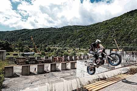 Pol Tarres tritt während der FIM Hard Enduro World Championship 2023 Stop 3 - Red Bull Romaniacs in Sibiu, Rumänien am 27. Juli 2023 auf.
