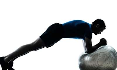 Ejercicio con pelota suiza