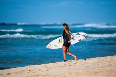 Caroline Marks surfs at Haleiwa, Hawaii 