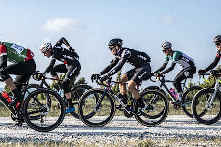 プロロードレースでは戦術が重要なカギを握る