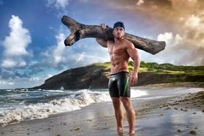 Ross Edgley swam 100 km in open sea carrying a 100lb tree