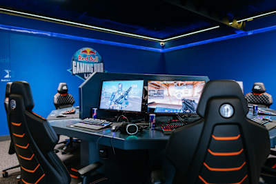 Una vista all'interno del Red Bull Gaming Hub SETU Waterford, Irlanda.