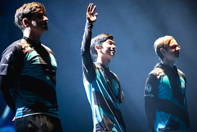 Cloud9 salute the crowd during LoL Worlds Season 8 in South Korea.
