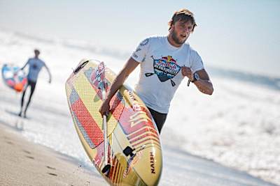 Casper Steinfath sur la plage.