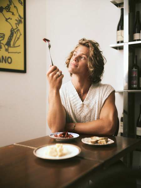 Lucas liebt die Artischocken und getrock­neten Tomaten in der Bar Paradiso.