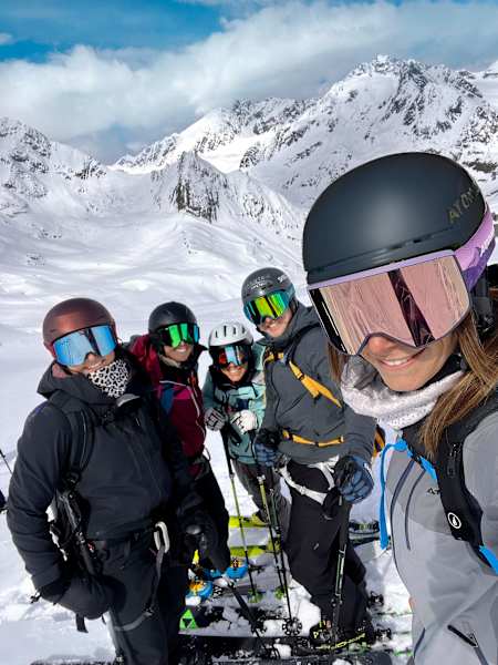 Im Team: Mirjam auf dem Weg zur staatlich geprüften Skilehrerin.