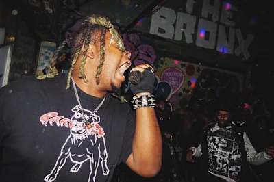 A photo of Breezy Supreme performing live.