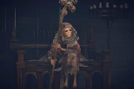 Eine alte Dame, mit hözernem Gesicht und leeren Augen