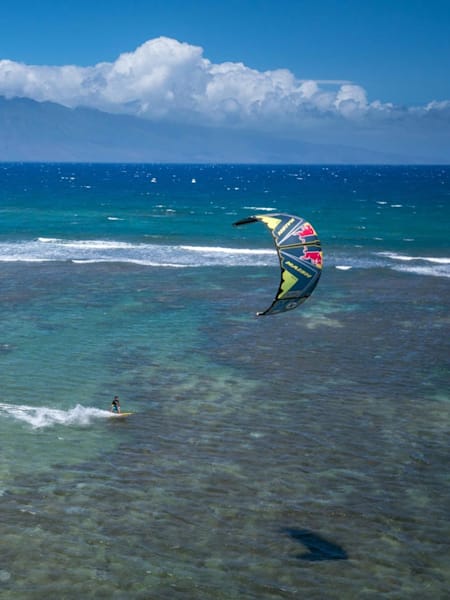 Lenny a folosit un kiteboard hidrofoil pentru două traversări