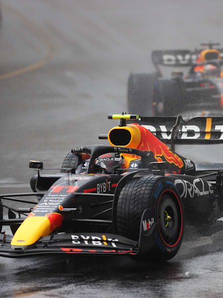 Le pilote Red Bull Racing Sergio Pérez roule au volant de sa monoplace sur le circuit urbain du Grand Prix de Formule 1 de Monaco.