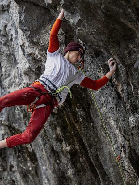 Darius Râpă din România în timpul unui antrenament în Băile Herculane, România, pe 26 ianuarie 2024.