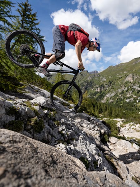 KAGRA27.5インチ マウンテンバイク RedBull 引き渡し限定です。 旅行とテクニックを同時に楽しめる自転車動画】おすすめ 6選 自転車本体
