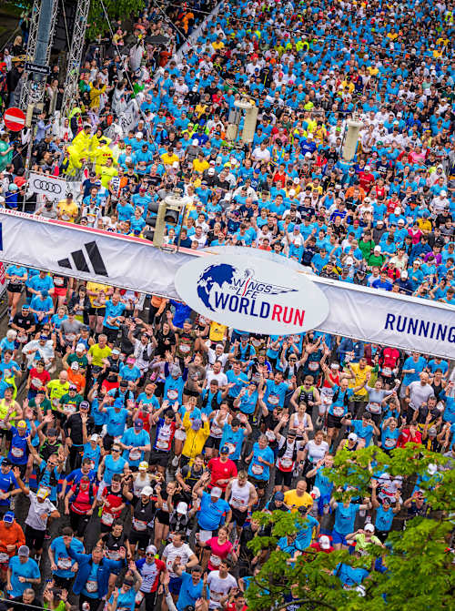 Milhares de corredores participaram na Wings for Life World Run, a 4 de maio de 2025, em Viena.