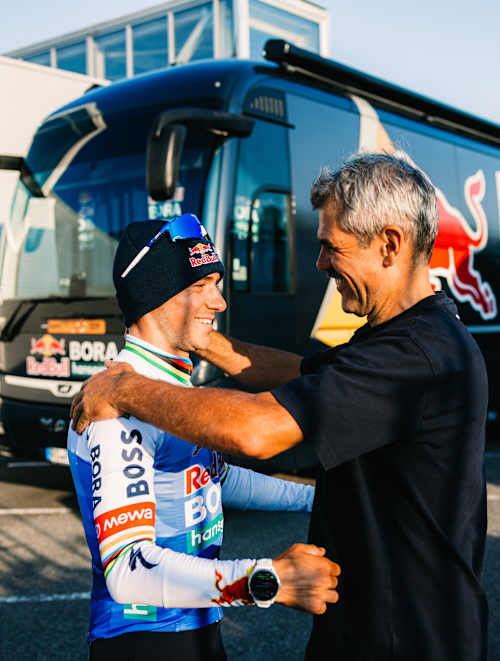 Ralph Denkt congratulates Remco Evenepoel