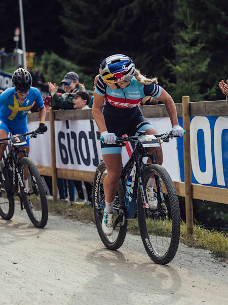 Evie Richards and Jenny Rissveds in the Women's Elite XCC Lenzerheide 2021.