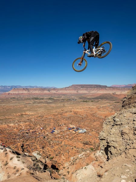 Reed Boggs compite durante el Red Bull Rampage en Virgin, Utah, EE.UU, el 26 de octubre de 2018.