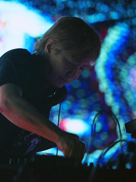 Tetsuya Komuro