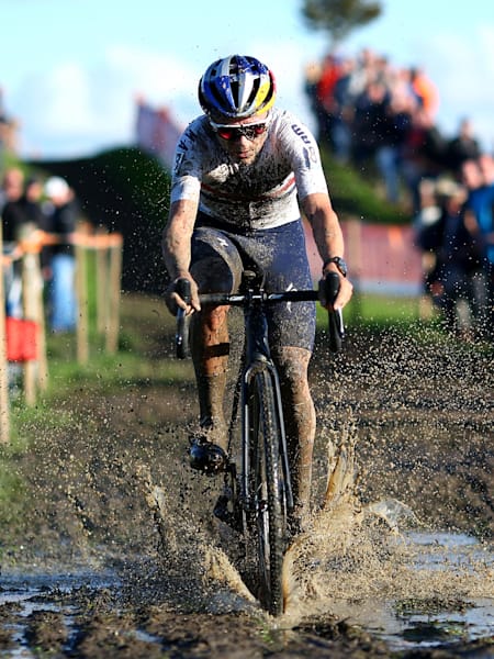 El inglés Thomas Pidcock durante el Men Cyclocross en Ardooie, Bélgica, el 17 de octubre de 2019.