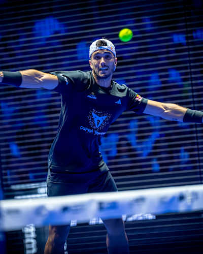 Alejandro Galán performs during the quarter finals of the Premier Padel P1 in Madrid, Spain on September 6, 2024
