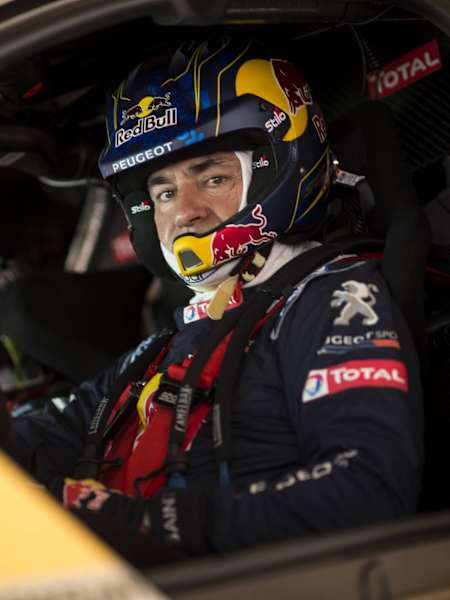 Le double champion WRC Carlos Sainz Portrait de Carlos Sainz, pilote de rallye et rallye-raid espagnol durant les tests du Dakar 2017.