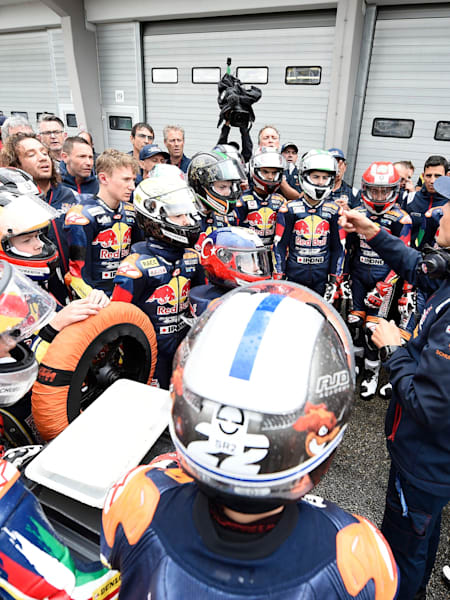 Dani Ribalta speaks to riders from the 2017 Red Bull MotoGP Rookies Cup intake.