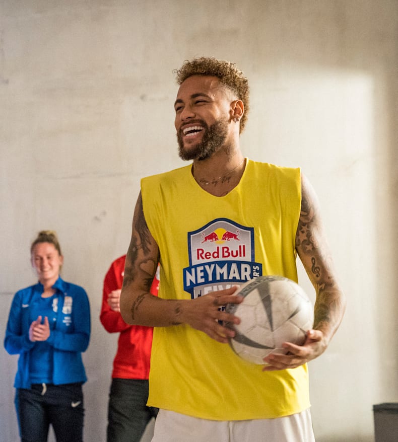 Red Bull Neymar Jr S Five インスタグラムに動画を投稿してネイマールと対戦
