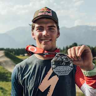 Finn Iles