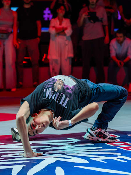 Der Gewinner Adam tritt beim Red Bull Dance Your Style National Final in Bukarest, Rumänien, am 5. Oktober 2023 auf.