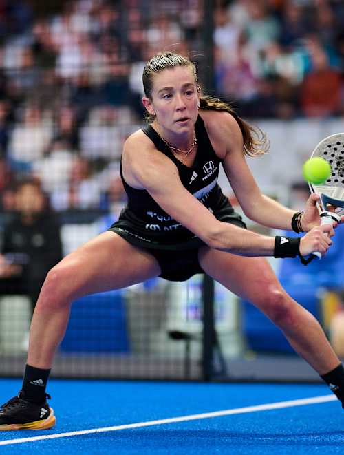Marta Ortega Gallego competes in the semi-finals of the 2025 Gijón Premier Padel P2