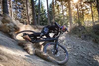 Loïc Bruni in Queenstown roosting trails
