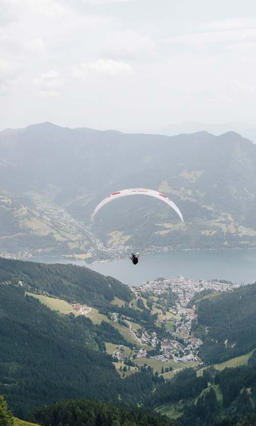 Damien Lacaze (FRA1) on his way to the finishing float in Lake Zell
